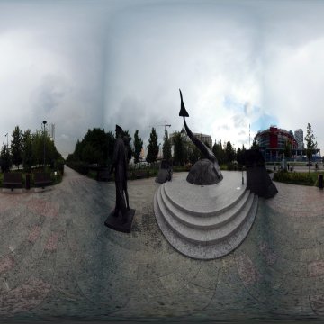 Возле скульптуры к 100-летию отечественной гражданской авиации. Парк Ходынское поле. Москва. Июль 2025.