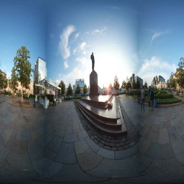 Возле памятника М. Горькому. Площадь Тверская Застава. Москва. Июль 2025.