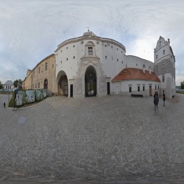 Во дворе Старого Замка. Беларусь. Гродно. Замковая гора. Старозамковая улица. Ноябрь. 2023.