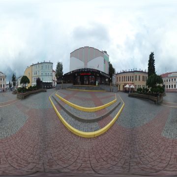 Перед кинотеатром Гродно. Беларусь. Гродно. Ул. Советская. Июль 2025.
